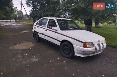 Хэтчбек Opel Kadett 1987 в Остроге