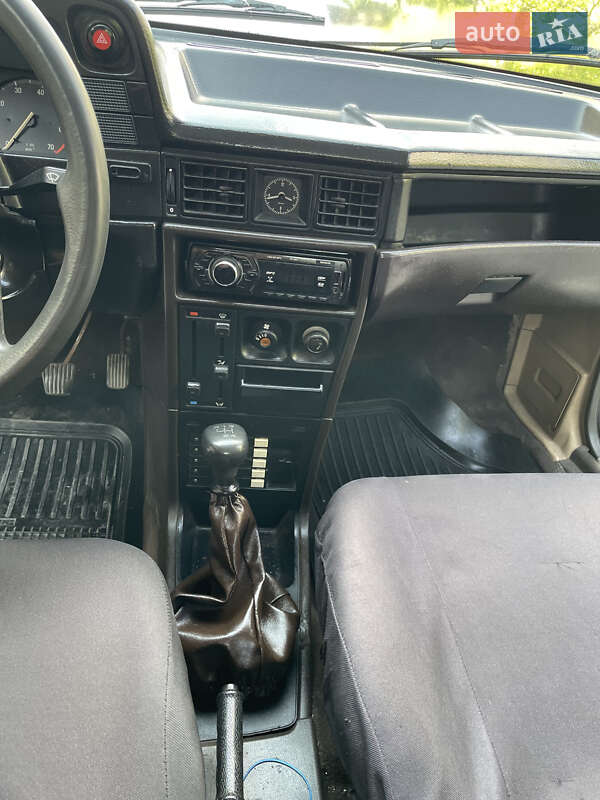 Седан Opel Kadett 1988 в Львове