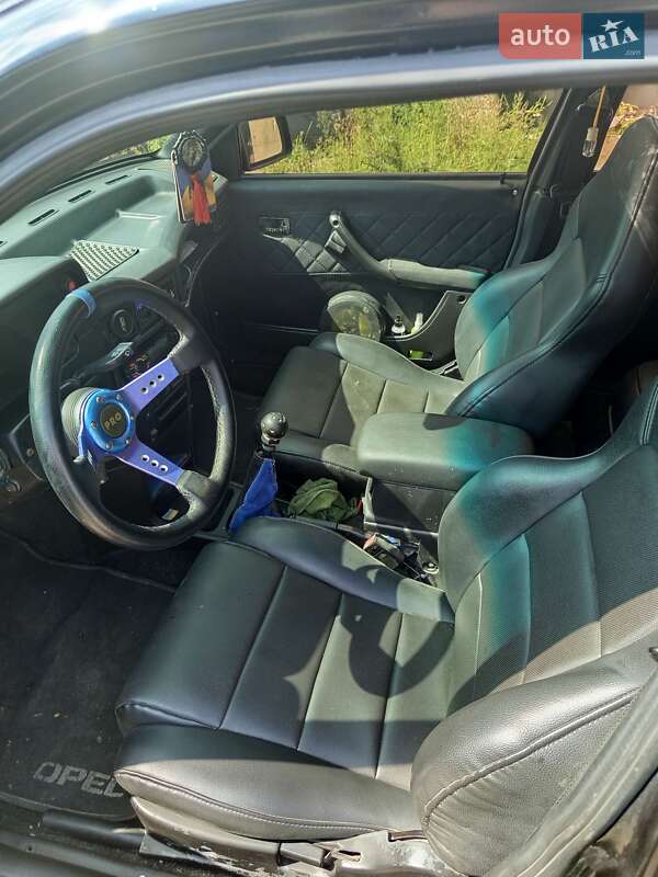 Хэтчбек Opel Kadett 1988 в Вышгороде