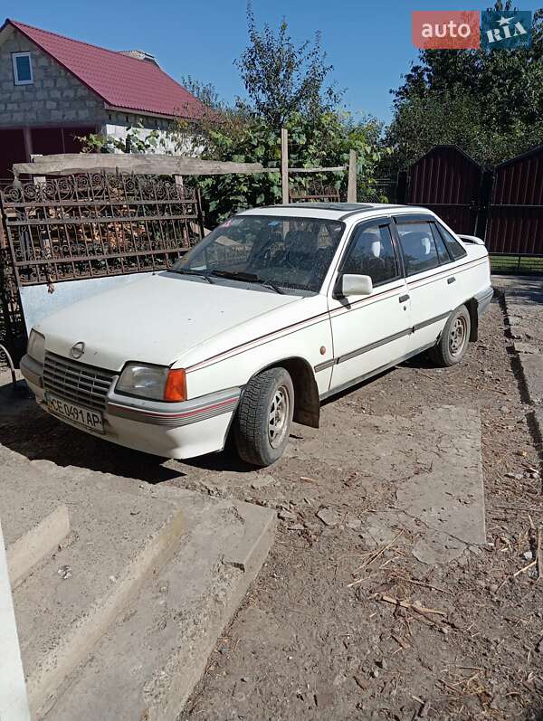 Седан Opel Kadett 1987 в Неполоківцях