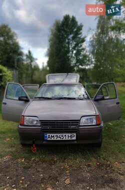 Хэтчбек Opel Kadett 1987 в Коростене