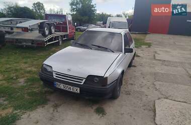 Седан Opel Kadett 1986 в Владимире