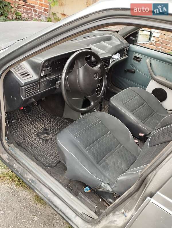 Хетчбек Opel Kadett 1986 в Кременчуці