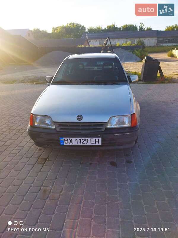 Хэтчбек Opel Kadett 1988 в Белогорье