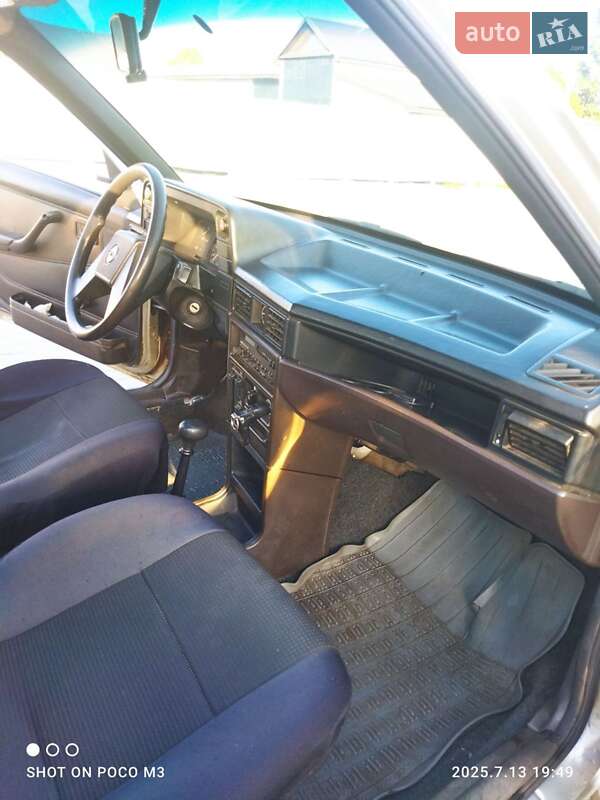 Хэтчбек Opel Kadett 1988 в Белогорье