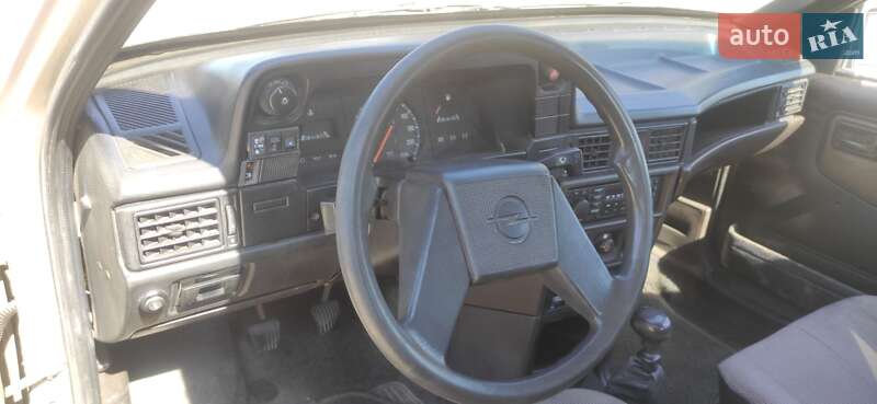 Хэтчбек Opel Kadett 1987 в Запорожье фото 11 Хэтчбек Opel Kadett 1987 в Запорожье