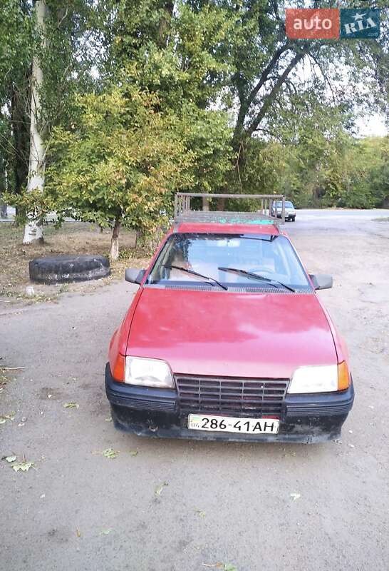 Універсал Opel Kadett 1987 в Дніпрі