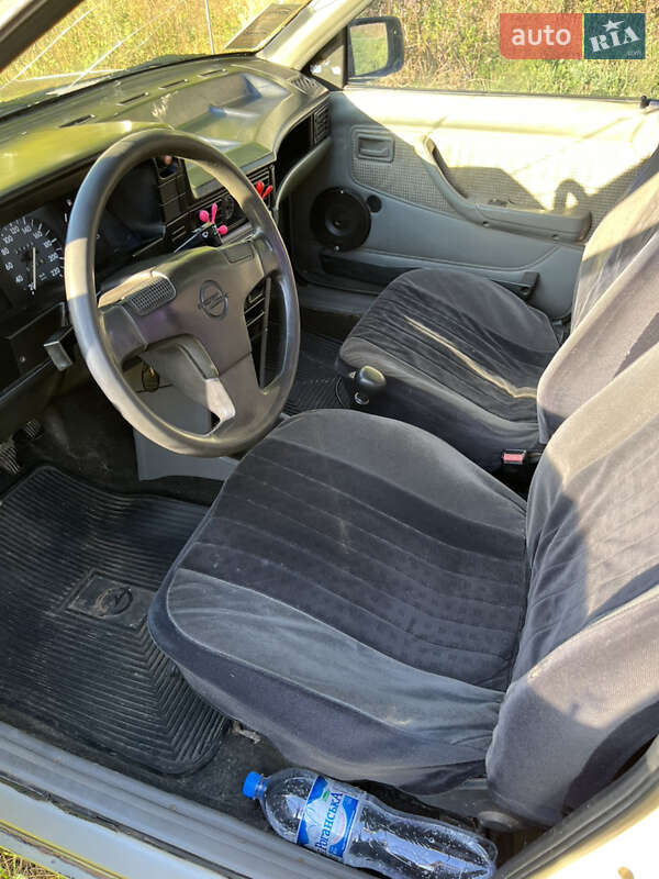Хетчбек Opel Kadett 1988 в Первомайську фото 24 Хетчбек Opel Kadett 1988 в Первомайську