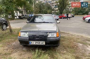 Седан Opel Kadett 1987 в Киеве