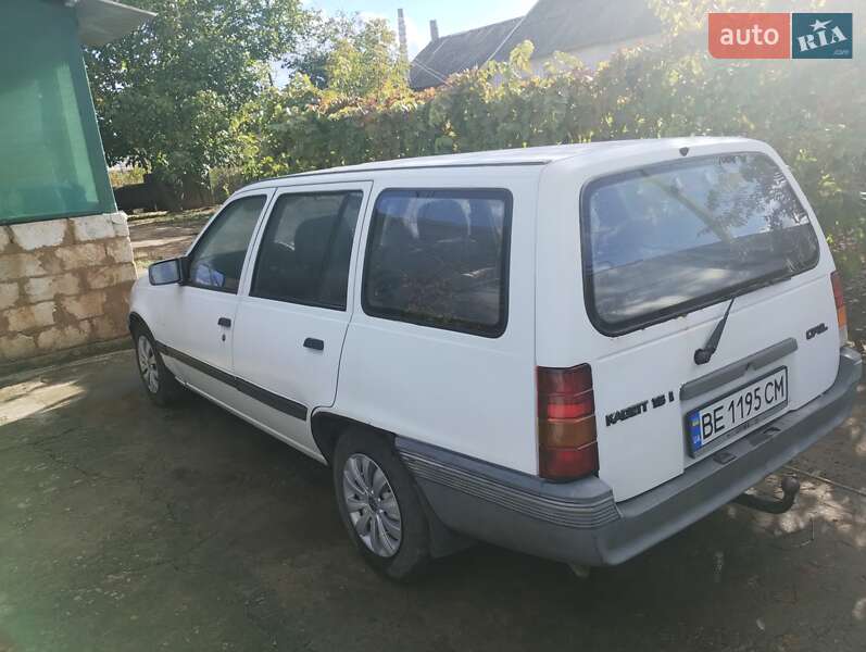 Универсал Opel Kadett 1990 в Вознесенске