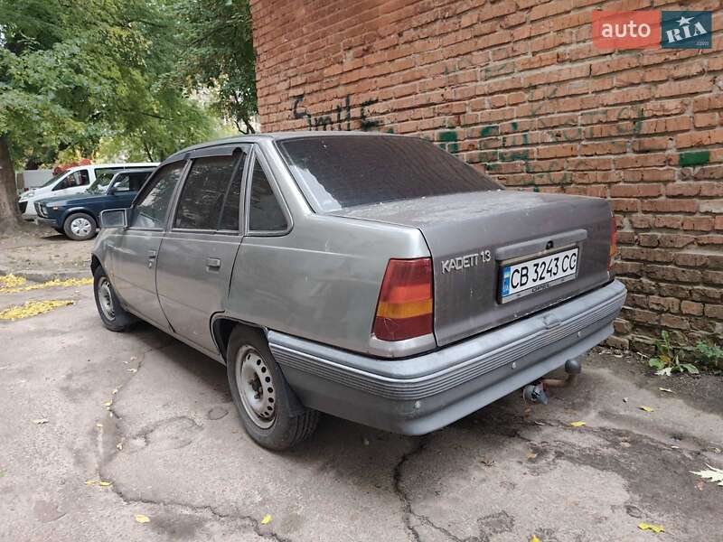 Седан Opel Kadett 1988 в Чернигове фото 5 Седан Opel Kadett 1988 в Чернигове