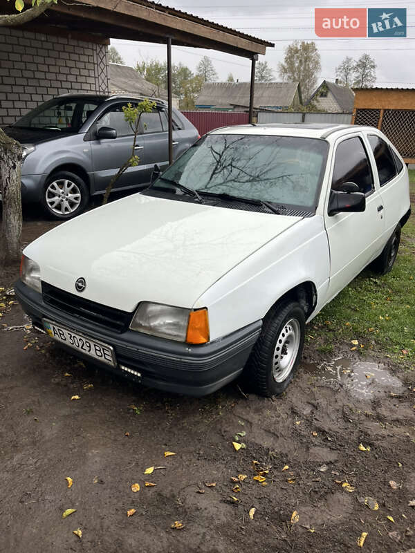 Хэтчбек Opel Kadett 1985 в Звягеле фото 2 Хэтчбек Opel Kadett 1985 в Звягеле