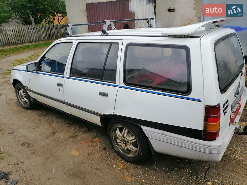 Універсал Opel Kadett 1988 в Володимирці