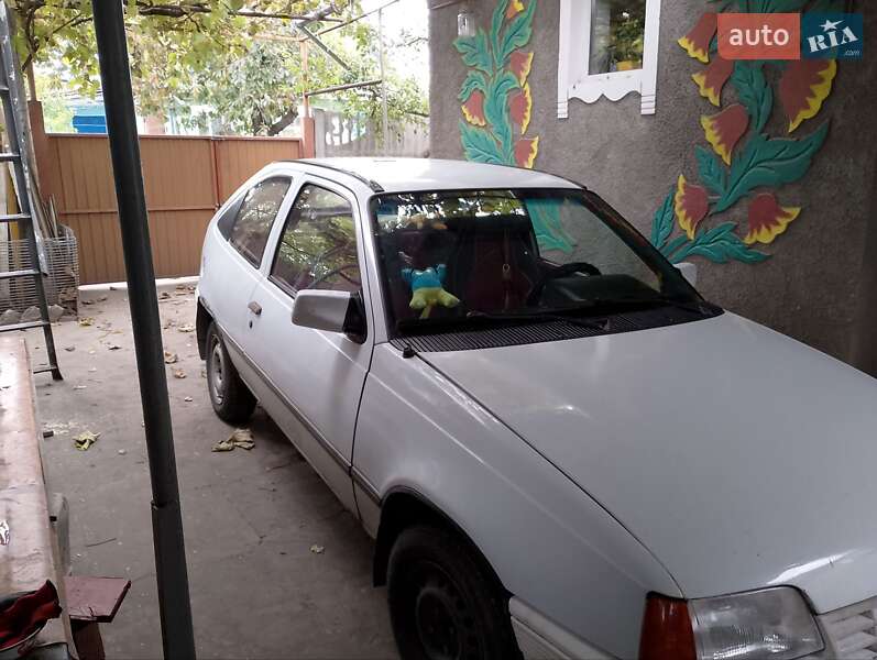 Хэтчбек Opel Kadett 1985 в Каменском фото 3 Хэтчбек Opel Kadett 1985 в Каменском