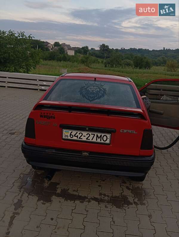 Хэтчбек Opel Kadett 1986 в Черновцах