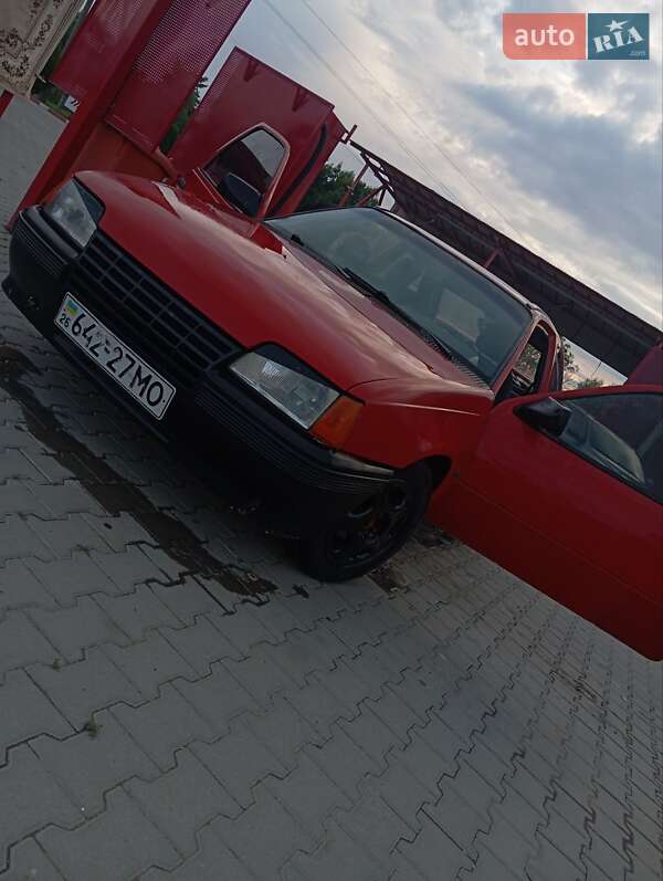 Хэтчбек Opel Kadett 1986 в Черновцах