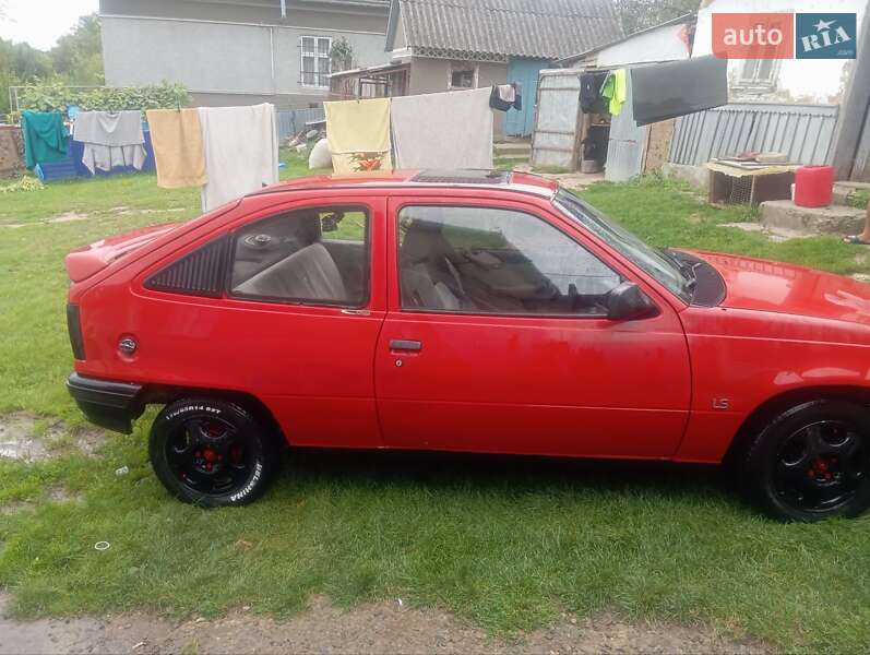 Хэтчбек Opel Kadett 1986 в Черновцах