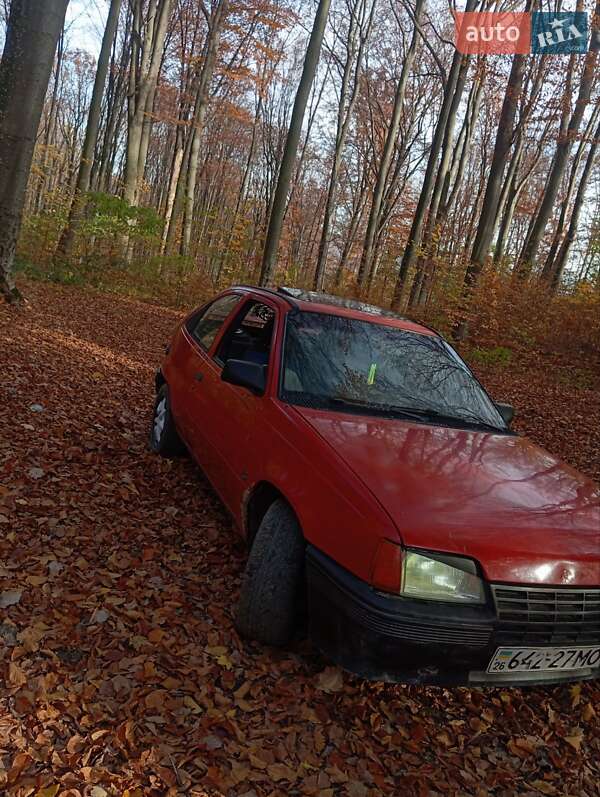 Хэтчбек Opel Kadett 1986 в Черновцах