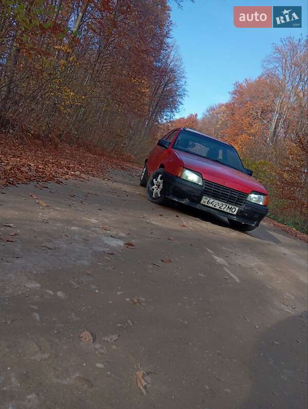 Хэтчбек Opel Kadett 1986 в Черновцах