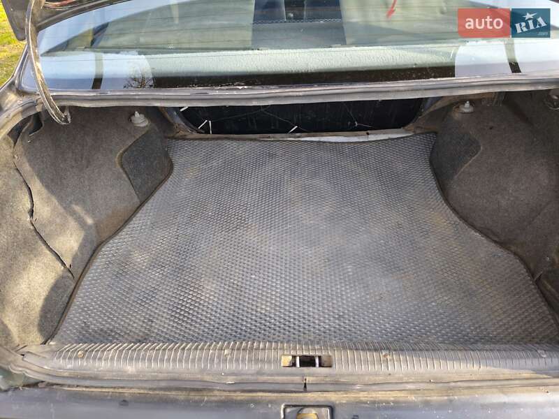 Седан Opel Kadett 1988 в Черновцах