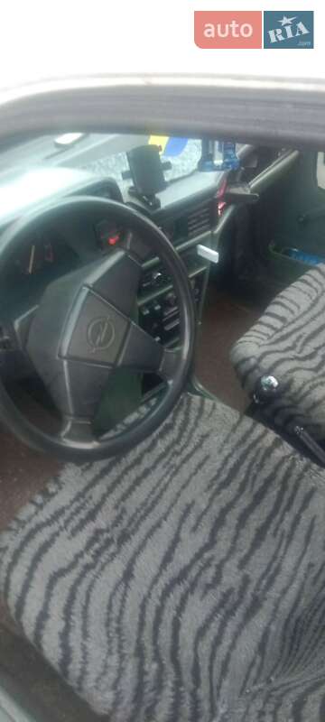 Хетчбек Opel Kadett 1986 в Сокирянах