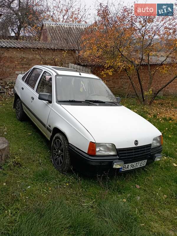 Седан Opel Kadett 1989 в Кропивницком