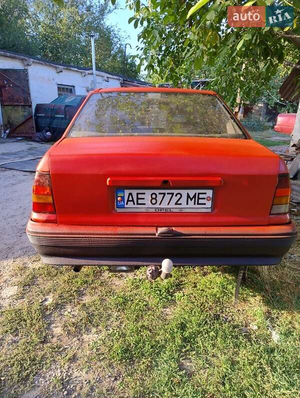 Седан Opel Kadett 1986 в Кривом Роге фото 3 Седан Opel Kadett 1986 в Кривом Роге