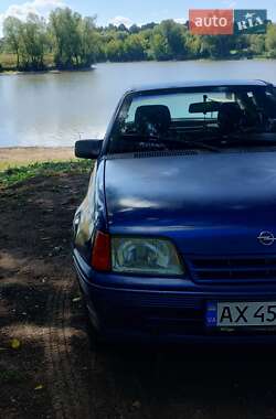 Седан Opel Kadett 1988 в Богодухіву