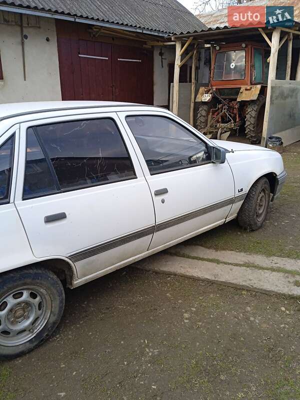 Хэтчбек Opel Kadett 1991 в Ивано-Франковске фото 3 Хэтчбек Opel Kadett 1991 в Ивано-Франковске