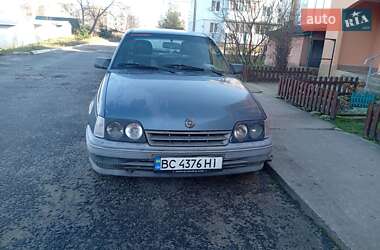 Хэтчбек Opel Kadett 1989 в Яворове