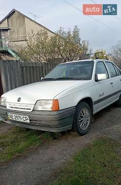 Хэтчбек Opel Kadett 1990 в Верхнеднепровске
