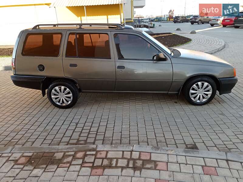Универсал Opel Kadett 1990 в Одессе