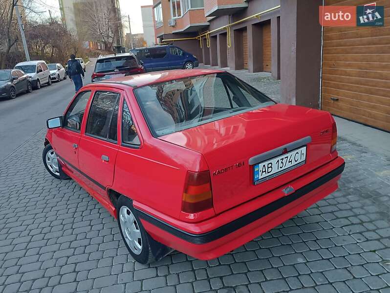 Седан Opel Kadett 1990 в Виннице