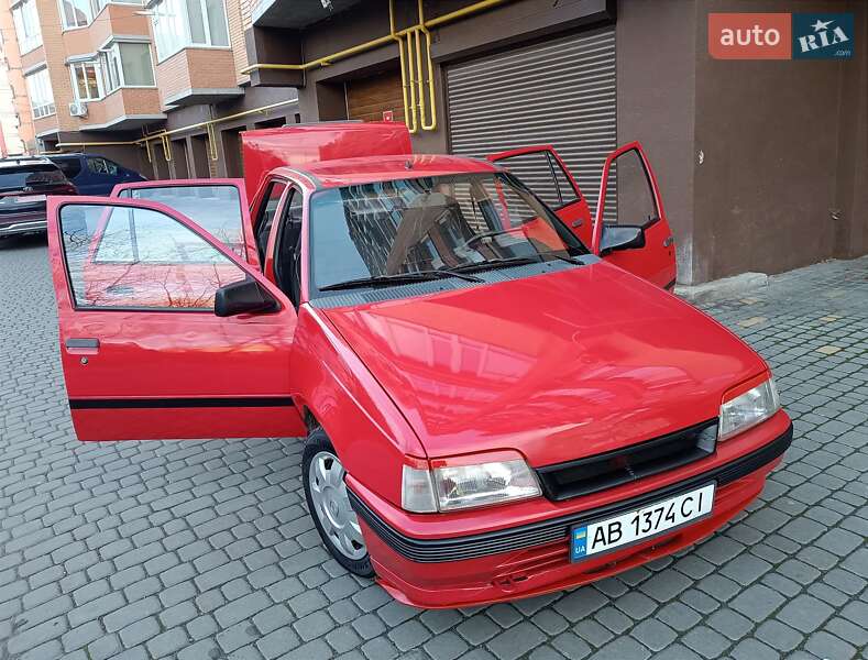Седан Opel Kadett 1990 в Виннице