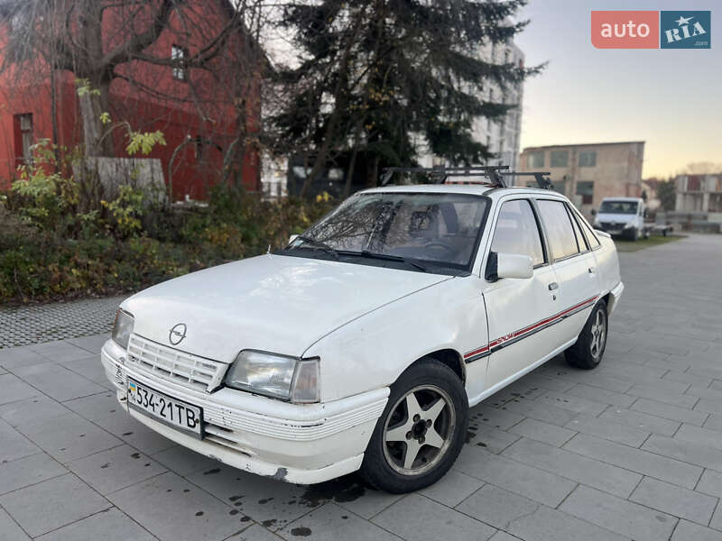 Седан Opel Kadett 1988 в Самборе