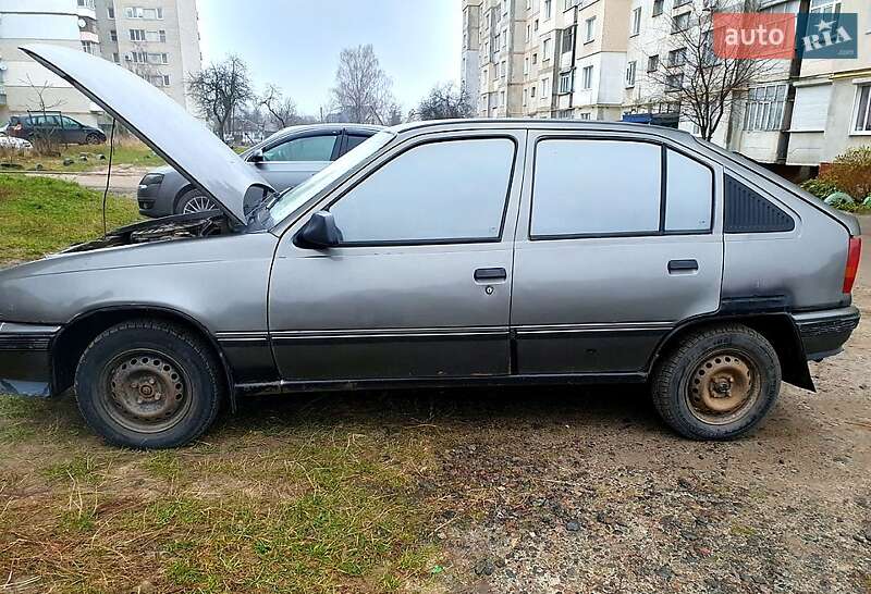 Хэтчбек Opel Kadett 1986 в Шостке