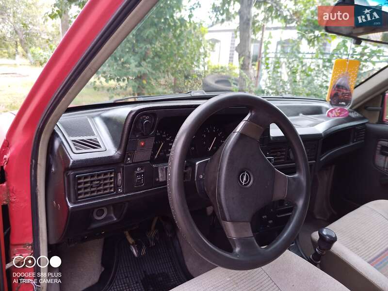 Хэтчбек Opel Kadett 1991 в Южном