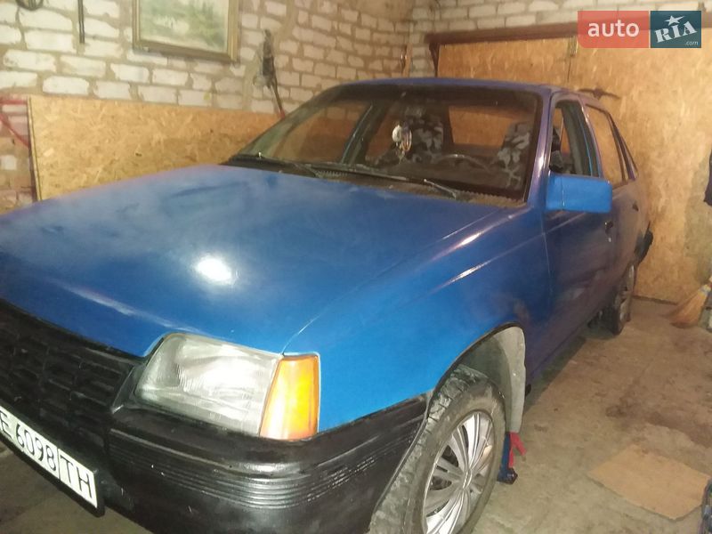 Седан Opel Kadett 1986 в Козельщине