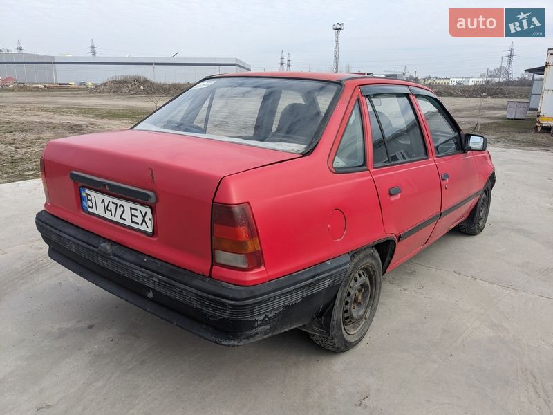Седан Opel Kadett 1988 в Кременчуці