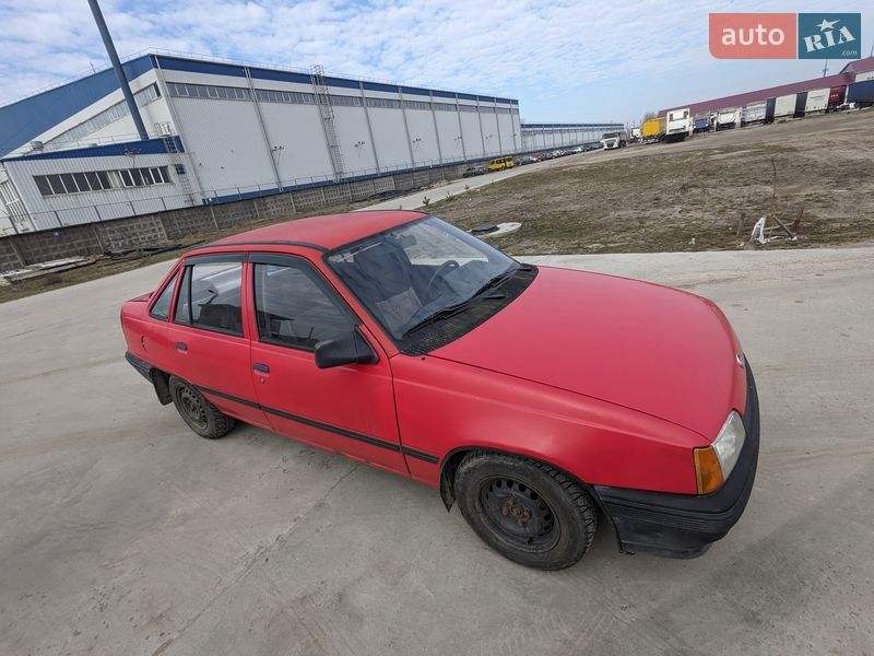 Седан Opel Kadett 1988 в Кременчуці