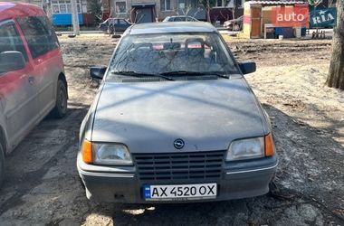 Седан Opel Kadett 1988 в Харкові