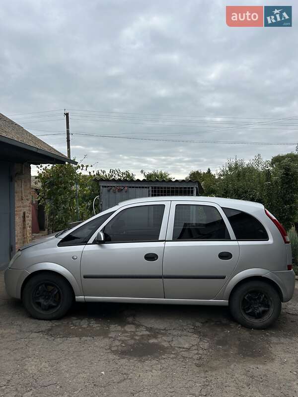 Микровэн Opel Meriva 2004 в  фото Микровэн Opel Meriva 2004 в