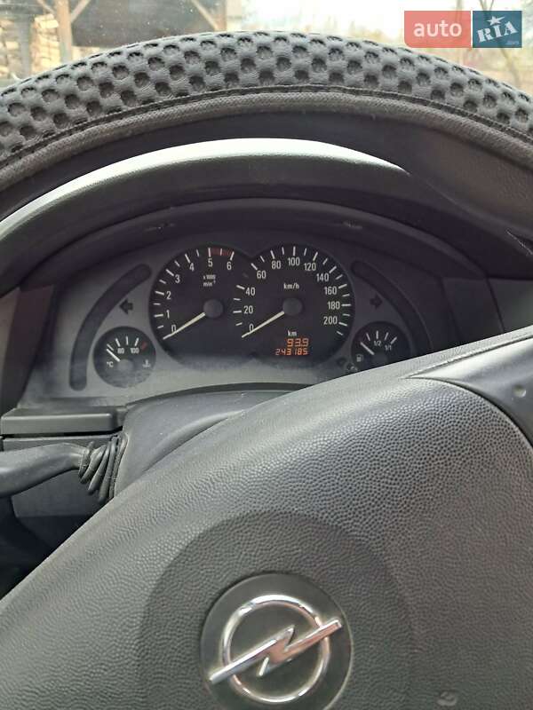 Микровэн Opel Meriva 2005 в Коростене