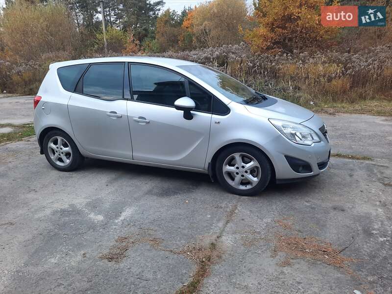 Мікровен Opel Meriva 2011 в Новояворівську
