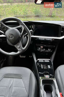 Позашляховик / Кросовер Opel Mokka-e 2021 в 
