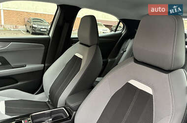 Позашляховик / Кросовер Opel Mokka-e 2023 в 