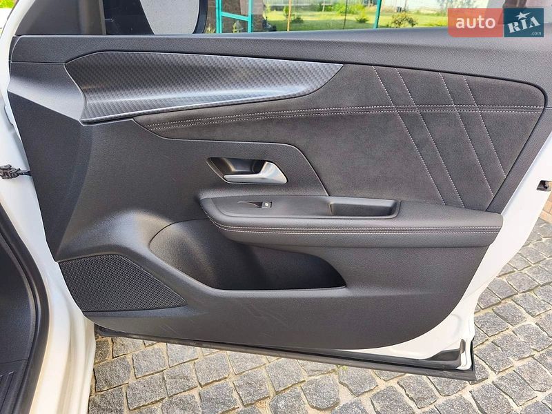 Внедорожник / Кроссовер Opel Mokka-e 2022 в Звягеле