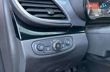 Позашляховик / Кросовер Opel Mokka 2019 в 