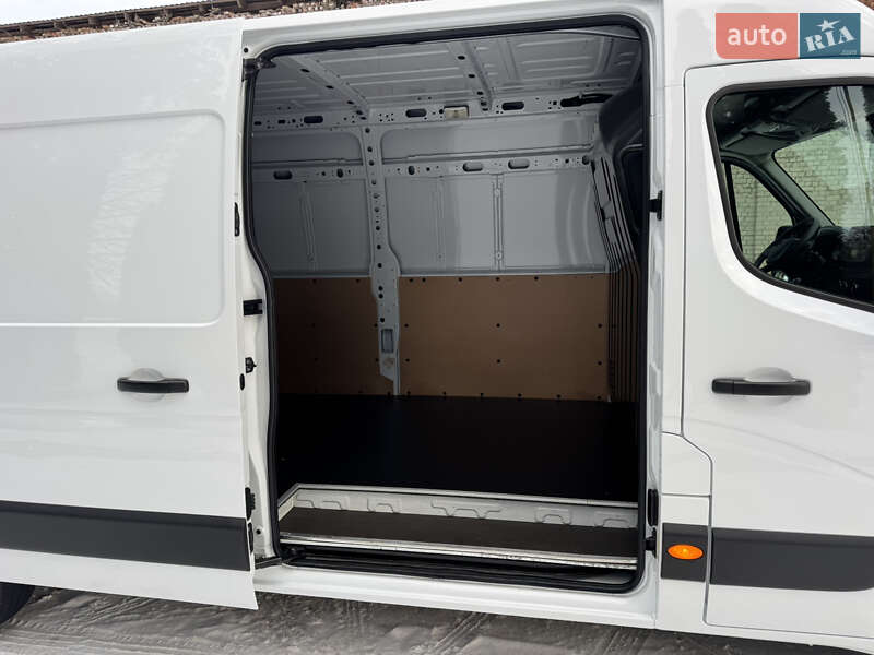 Вантажний фургон Opel Movano 2021 в Кореці