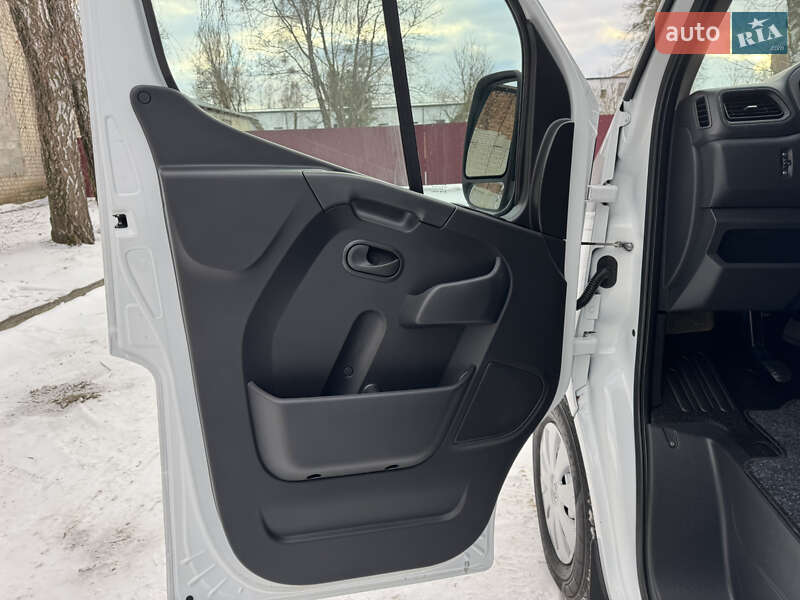 Вантажний фургон Opel Movano 2021 в Кореці